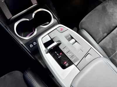 BMW X1 18i sDrive 136 CV M-Sport * Hayon * Caméra * Sièges chauffan (2025) - Photo 11