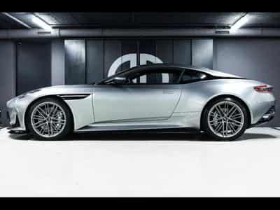Aston-Martin DB12 COUPE 4.0 V8 BITURBO - ALUMINITE SILVER (2024) - Foto 2