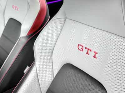 VW Golf GTI Clubsport 2.0 TSI 300 CV DSG7 *IQ. LIGHT* *PANO* CUIR * (2023) - Foto 8