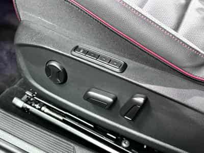 VW Golf GTI Clubsport 2.0 TSI 300 CV DSG7 *IQ. LIGHT* *PANO* CUIR * (2023) - Foto 9