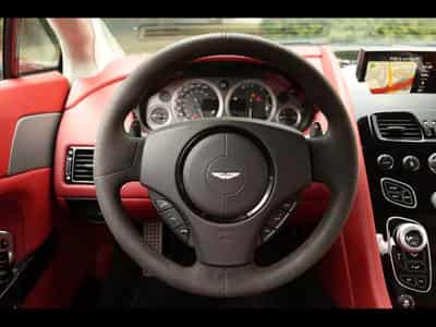 Aston-Martin V8 Vantage S COUPE SPORTSHIFT II - STRATUS WHITE METALLIC (2017) - Photo 10