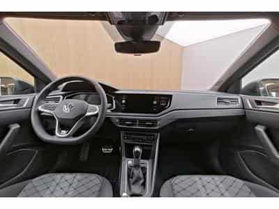 VW Taigo R-line 1.5 TSI 110KW-150CV DSG7 - Jantes 18" - Attelage - (2026) - Foto 8