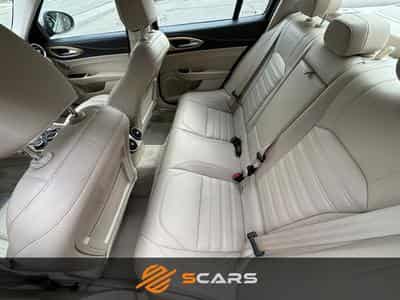 Alfa-Romeo Giulia 2.0 Super 200cv AT8 (2017) - Photo 11