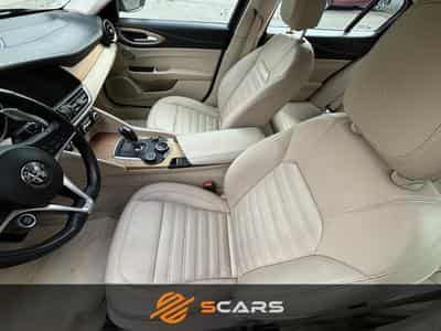 Alfa-Romeo Giulia 2.0 Super 200cv AT8 (2017) - Photo 12