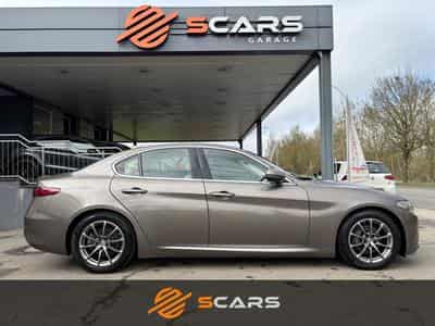 Alfa-Romeo Giulia 2.0 Super 200cv AT8 (2017) - Photo 3