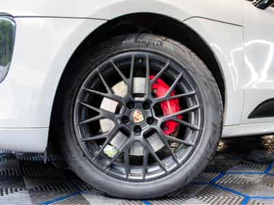 Porsche Macan GTS GRIS CRAIE full options PDC / PSE / PDLS / CHRONO / BOSE (2021) - Photo 6