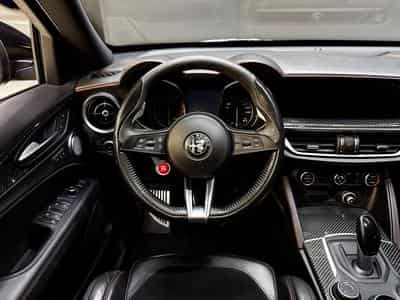 Alfa-Romeo Stelvio Quadrifoglio Q4 (2018) - Foto 9