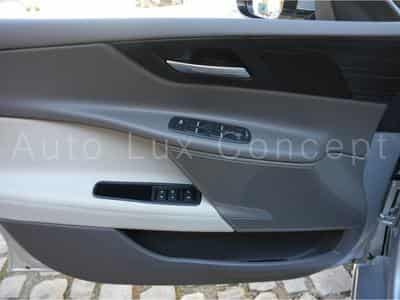 Jaguar XE Portfolio 20t (2016) - Photo 13