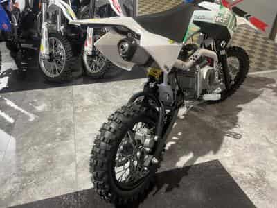 YCF Lite F (2024) - Foto 3