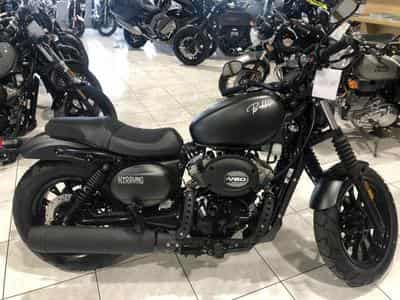 Hyosung Aquila BOBBER V-TWIN (2024) - Photo 1