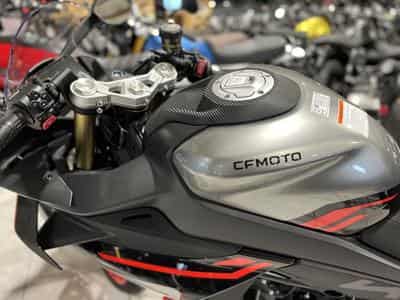 CF Moto SR S (2024) - Foto 6