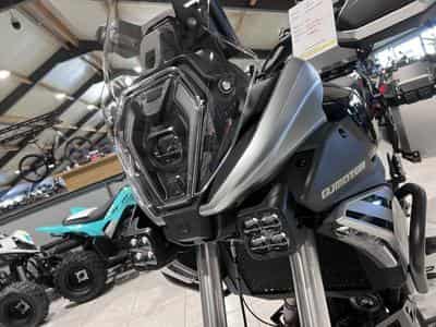 QJmotor SRT 600 SX TOURING (2026) - Foto 7