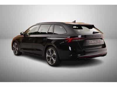 Skoda Octavia 2.0 TSi DSG 265 RS (2025) - Photo 4