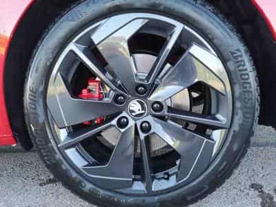 Skoda Octavia 2.0 TSi DSG 265 RS (2025) - Foto 4