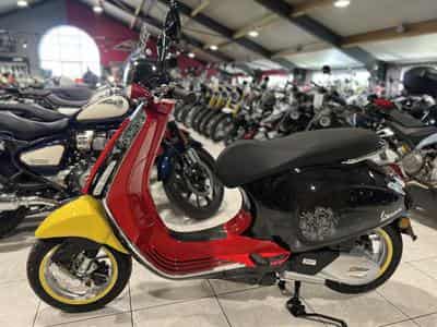 Vespa Primavera Mickey Mouse Edition (2026) - Photo 4