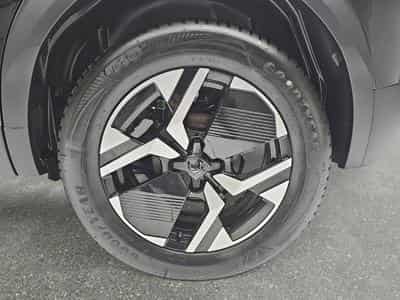 Peugeot 2008 1.2 Hybrid 145 E-DSC6 GT (2025) - Foto 6