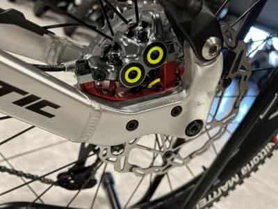 Fantic XEF 1.9 RACE L 720Wh, 29''-27,5'', freins 4 pistons, 90 Nm (2026) - Foto 9