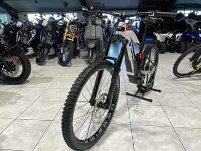 Fantic XEF 1.9 RACE L 720Wh, 29''-27,5'', freins 4 pistons, 90 Nm (2026) - Foto 2