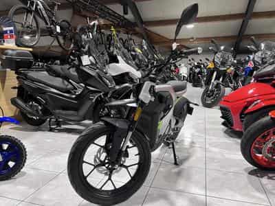 Zeeho C!ty Sport 3500 W ROAD autonomie  74 km  homologuée 45 Km/h. (2026) - Foto 2