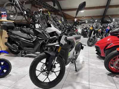 Zeeho C!ty Sport 3500 W ROAD autonomie  74 km  homologuée 45 Km/h. (2026) - Foto 2