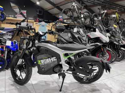 Zeeho C!ty Sport 3500 W ROAD autonomie  74 km  homologuée 45 Km/h. (2026) - Foto 4