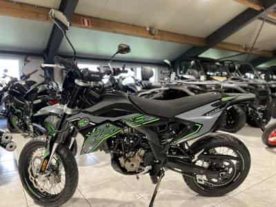 KL Motorcycle KXE Motard 125 SM ABS (2026) - Photo 4