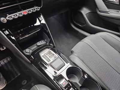 Peugeot 208 1.2 PureTech Hýbrid 110 E-DSC6 GT (2025) - Photo 13