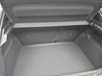 Peugeot 208 1.2 PureTech Hýbrid 110 E-DSC6 GT (2025) - Photo 15