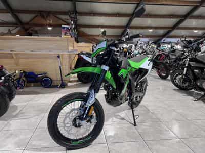 KL Motorcycle KXE Motard 125 SM ABS (2026) - Photo 2