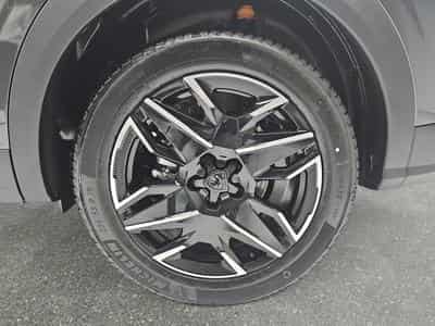 Peugeot 5008 1.2 PureTech 146 e-DSC6 ALLURE (2025) - Photo 6