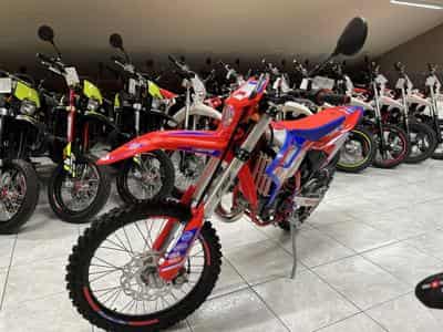 Beta R Enduro RACING 2T (2026) - Photo 2