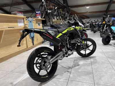 Fantic Motard PERFORMANCE 2T (2026) - Photo 3