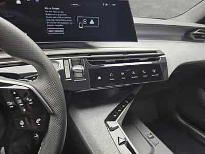 Peugeot 5008 1.2 PureTech 146 e-DSC6 GT (2025) - Photo 11