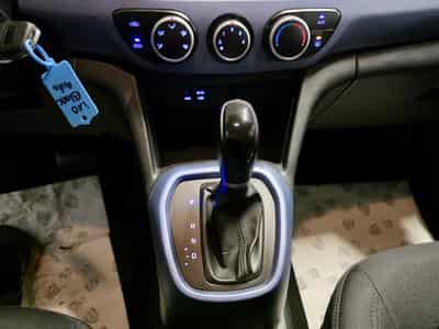 Hyundai i10 1.0 AUTO CLIM NAVI (2019) - Photo 9