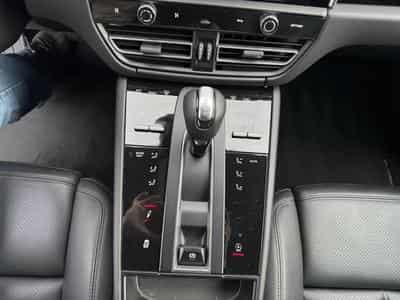 Porsche Macan (2021) - Photo 14