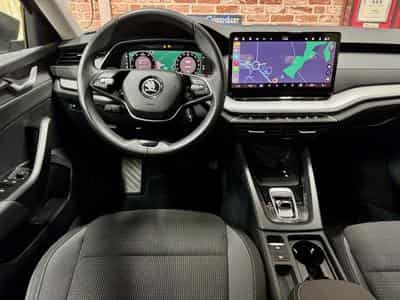 Skoda Octavia Octavia Combi 2.0 TDi 150cv Auto SELECTION (2024) - Foto 4