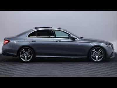 Mercedes E 220 d Limousine AMG Line 9g - Tronic (2019) - Photo 3