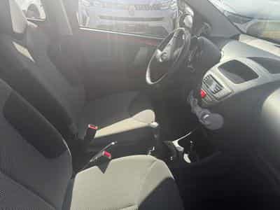 Toyota Aygo 1.0 VVT-I COLOR EDITION 68CV (2013) - Photo 8