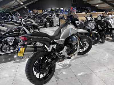 Moto Guzzi V85 TT  Strada (2025) - Photo 4