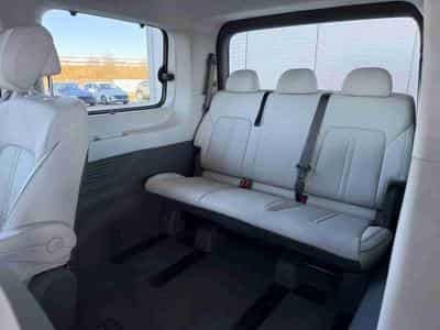 Hyundai Staria 1.6 T-GDI HEV 225 Luxury (2025) - Foto 8