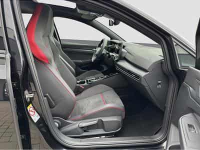 VW Golf (2025) - Photo 9