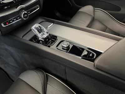 Volvo XC60 Ultimate Dark (2023) - Photo 8