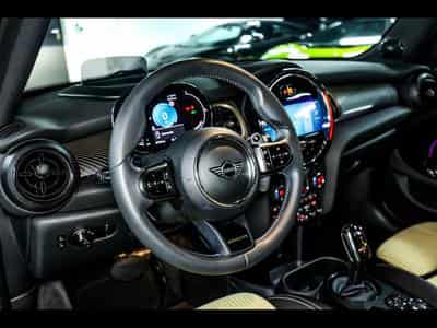 Mini Cooper S 5 PORTES AUTO RESOLUTE EDITION – REBEL GREEN (2022) - Photo 8