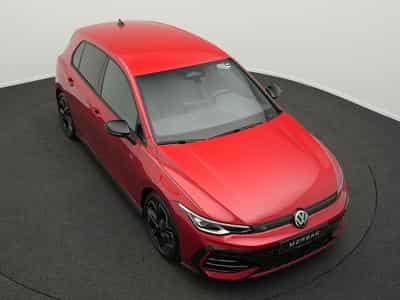 VW Golf VIII 1.5 eTSI R-Line (2025) - Photo 10