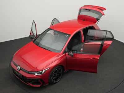 VW Golf VIII 1.5 eTSI R-Line (2025) - Photo 12