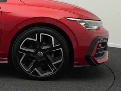 VW Golf VIII 1.5 eTSI R-Line (2025) - Photo 6