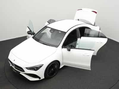 Mercedes CLA 200 d AMG-Line Cpe Multi+Kamera+19"+Ambi (2025) - Foto 14