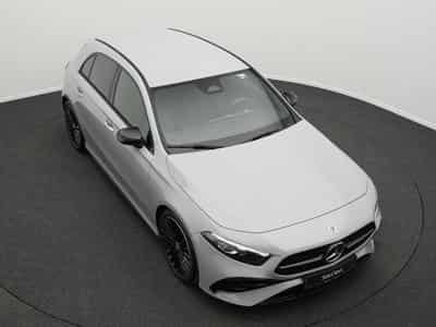 Mercedes A 200 AMG-Line Kamera+Night+19"+Ambi+MBUX (2025) - Foto 12