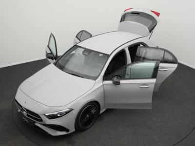 Mercedes A 200 AMG-Line Kamera+Night+19"+Ambi+MBUX (2025) - Foto 14