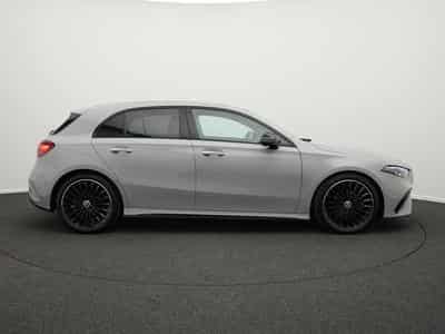 Mercedes A 200 AMG-Line Kamera+Night+19"+Ambi+MBUX (2025) - Foto 5